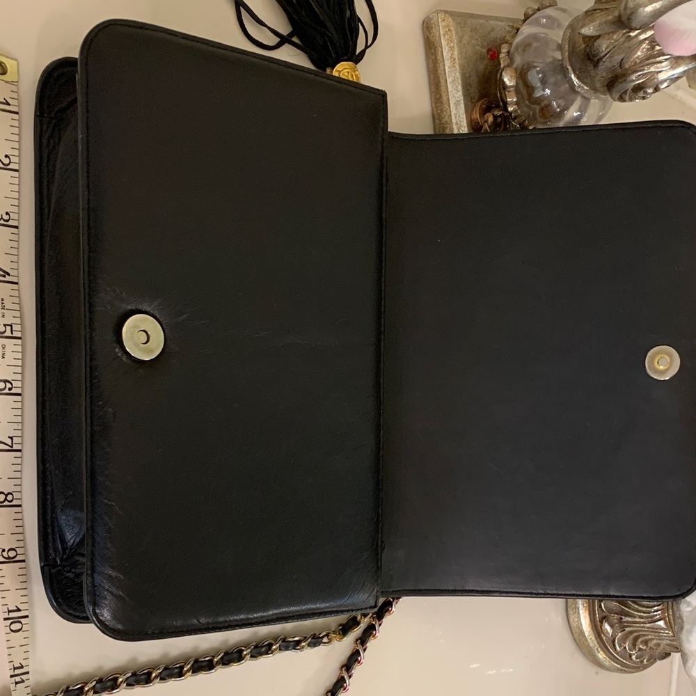 Vintage Chanel Black Leather Crossbody Bag with Chain Strap - Picture 10 of 12